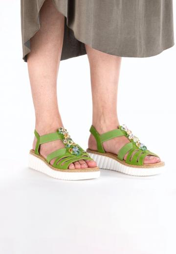 Босоножки на танкетке