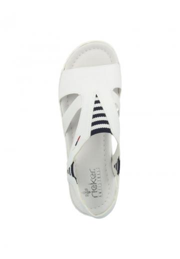 Босоножки на танкетке