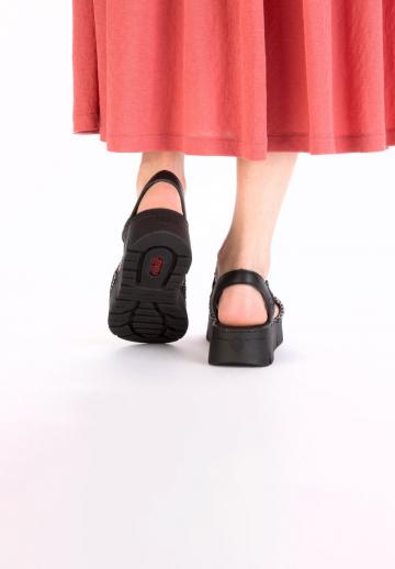 Босоножки на танкетке