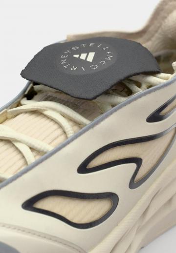 Тренировочные кроссовки