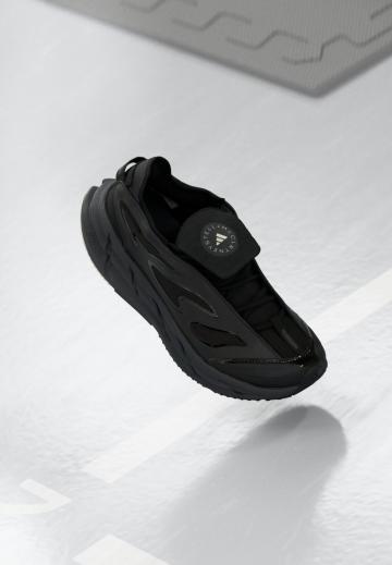 Тренировочные кроссовки