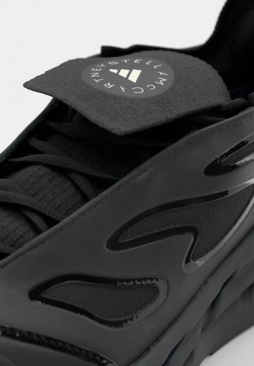 Тренировочные кроссовки