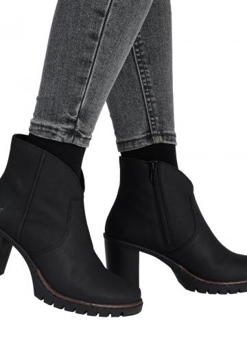 Полусапожки на высоком каблуке