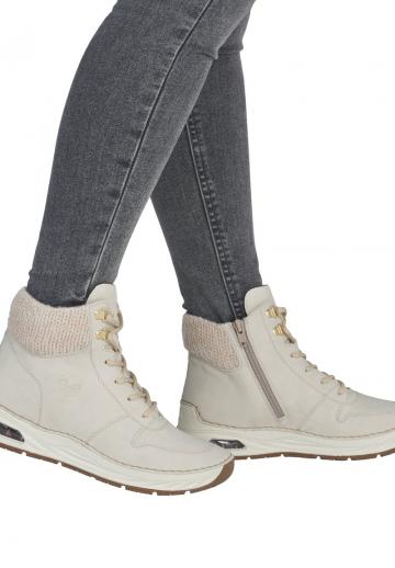 Ботинки на шнуровке