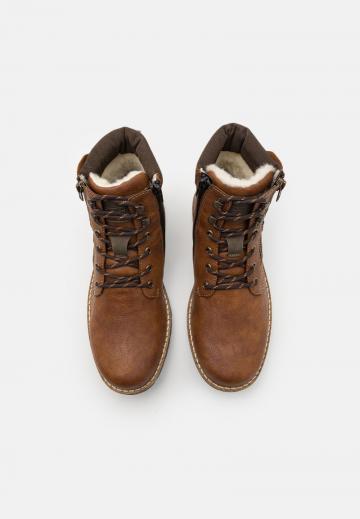 Ботинки на шнуровке