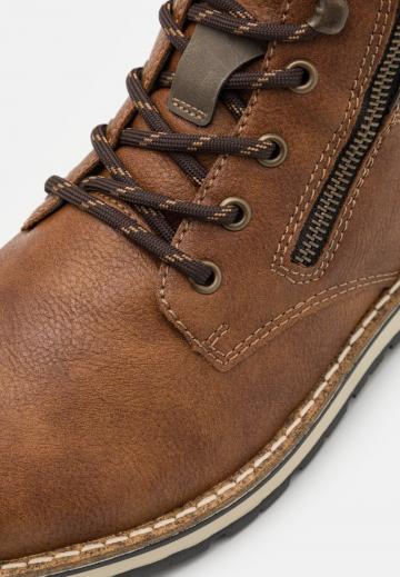 Ботинки на шнуровке