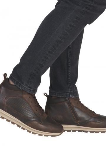 Ботинки на шнуровке