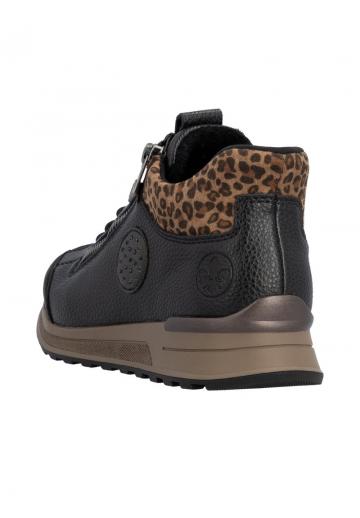 Сапожки на танкетке