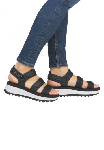 Босоножки на танкетке