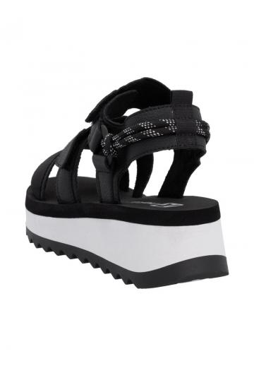 Босоножки на танкетке