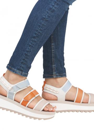 Босоножки на танкетке