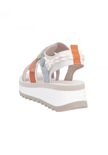 Босоножки на танкетке