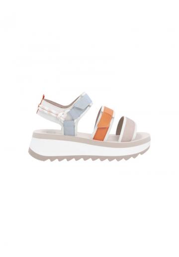 Босоножки на танкетке