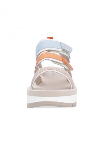 Босоножки на танкетке