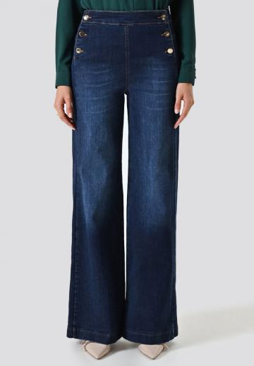 Клешеные джинсы