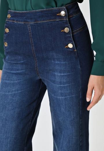 Клешеные джинсы