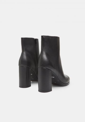 Полусапожки на высоком каблуке