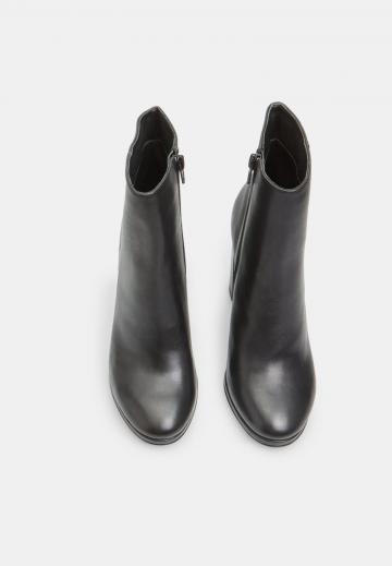 Полусапожки на высоком каблуке