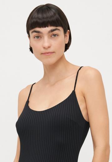 Слитный купальник