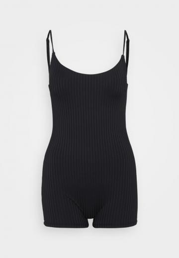 Слитный купальник