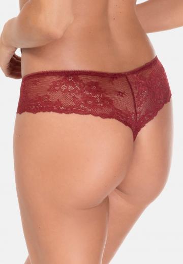 Трусы на бедрах