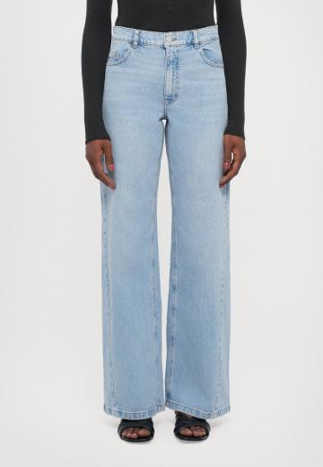 Джинсы бойфренда