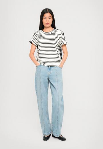 Джинсы бойфренда