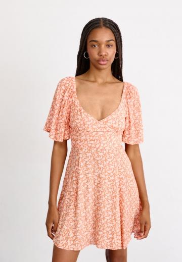 Короткое платье