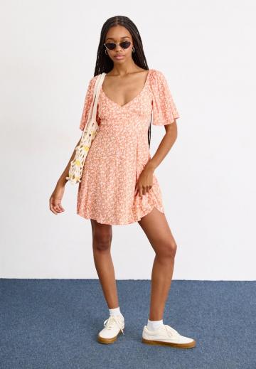 Короткое платье