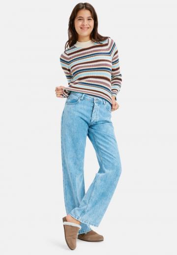 Пуловер в полоску