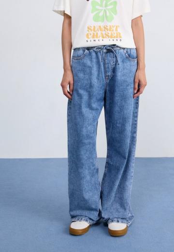 Клешеные джинсы