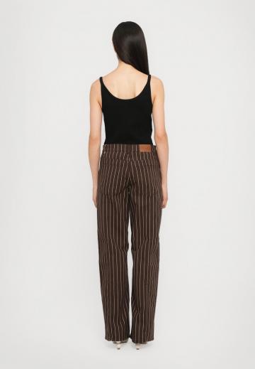 Свободные джинсы