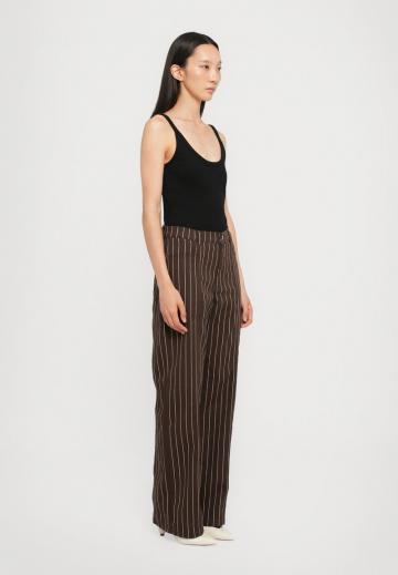 Свободные джинсы