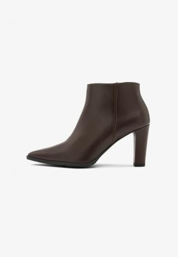 Полусапожки на высоком каблуке