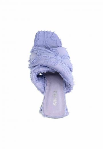 Босоножки на каблуке