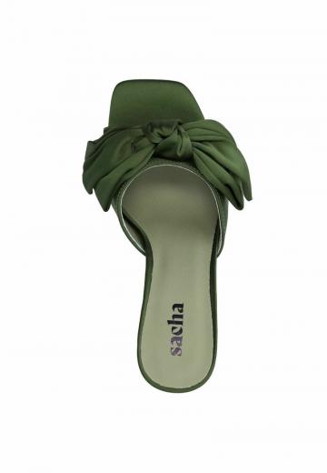 Босоножки на каблуке