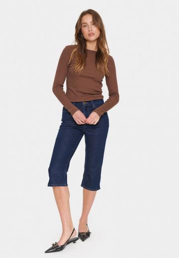 Короткие джинсы