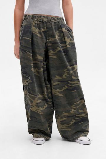 Брюки с накладными карманами