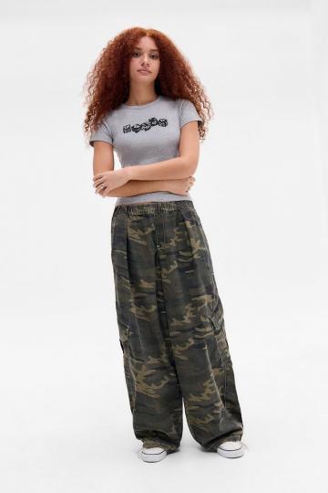 Брюки с накладными карманами