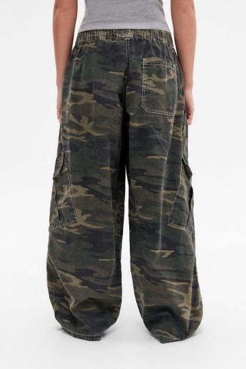 Брюки с накладными карманами