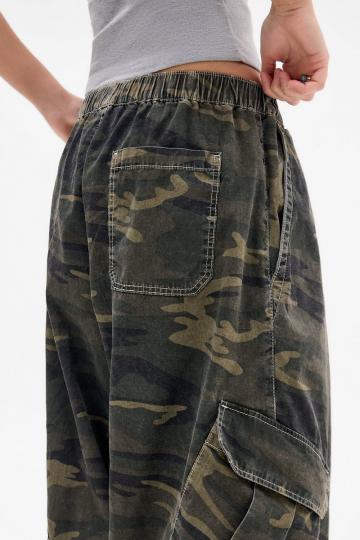 Брюки с накладными карманами