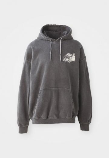 Пуловер с капюшоном