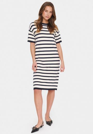 Вязаное платье