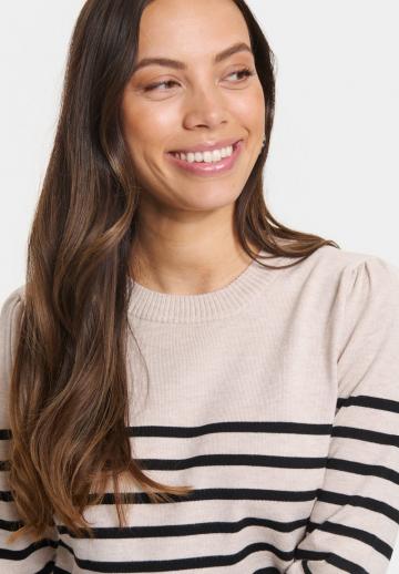 Пуловер в полоску