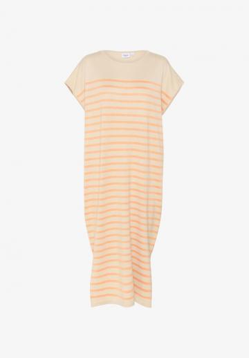 Вязаное платье