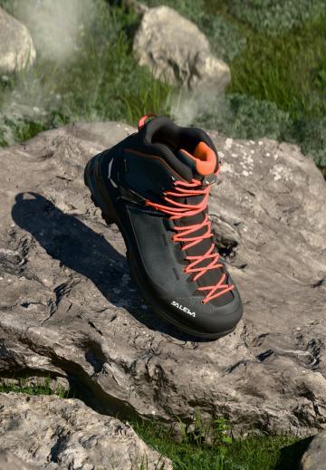 Походные ботинки