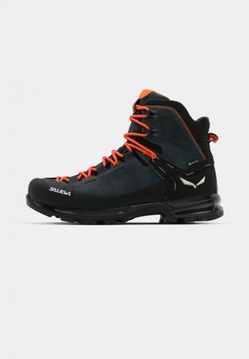 Походные ботинки