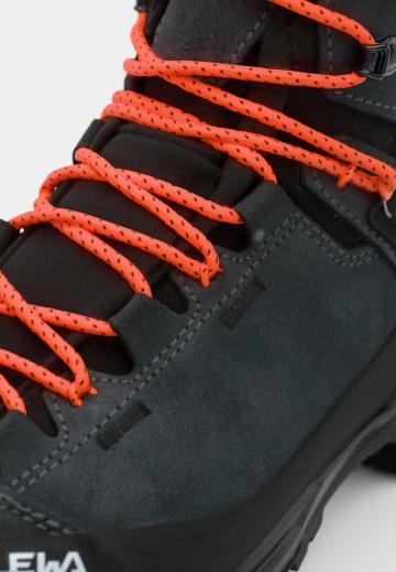 Походные ботинки