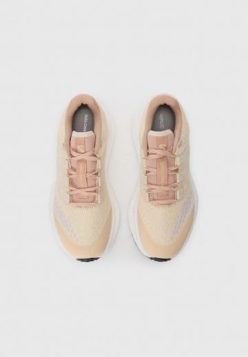 Беговые кроссовки