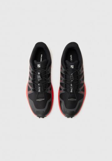 Походные кроссовки